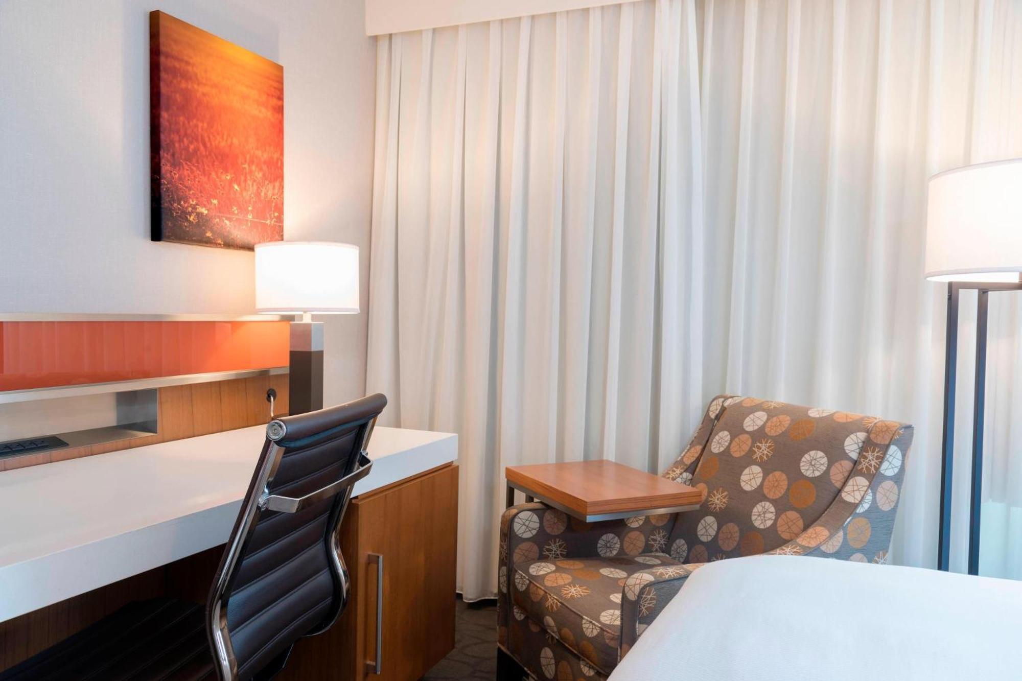 Sonesta Hotel Grand Rapids Airport Kentwood Екстериор снимка