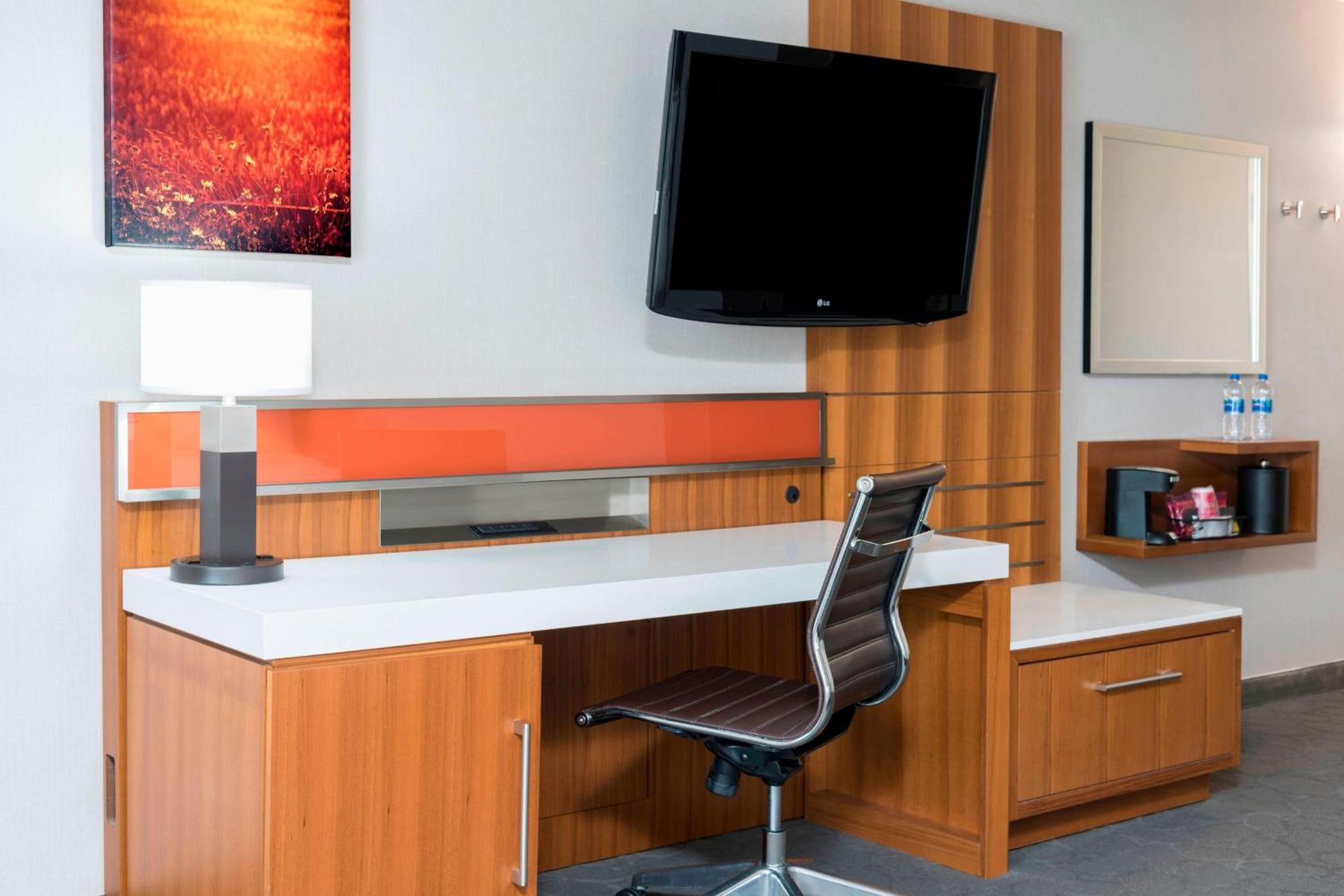 Sonesta Hotel Grand Rapids Airport Kentwood Екстериор снимка