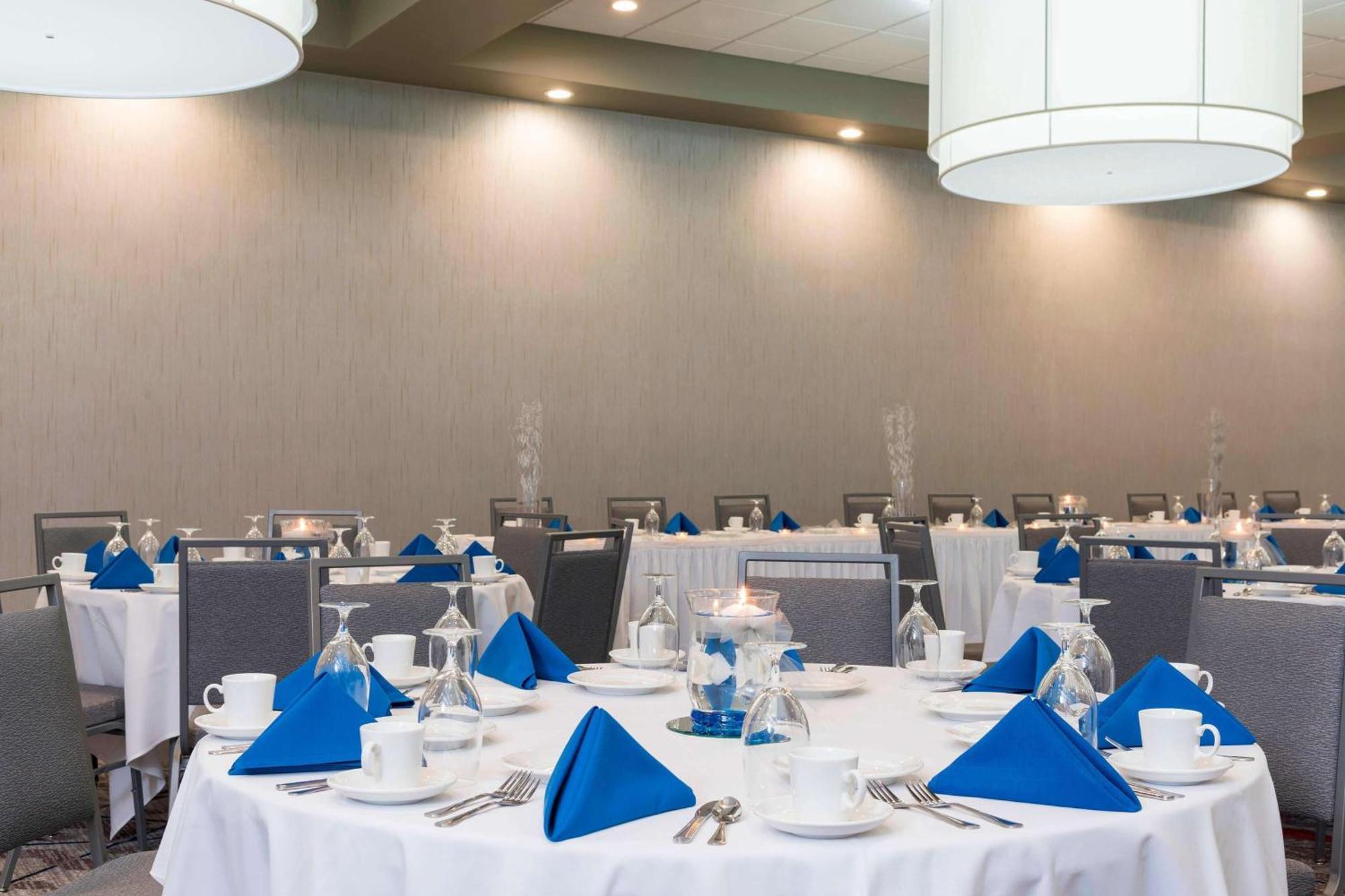 Sonesta Hotel Grand Rapids Airport Kentwood Екстериор снимка