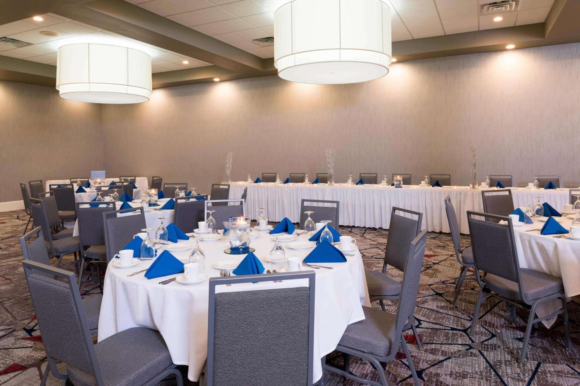 Sonesta Hotel Grand Rapids Airport Kentwood Екстериор снимка