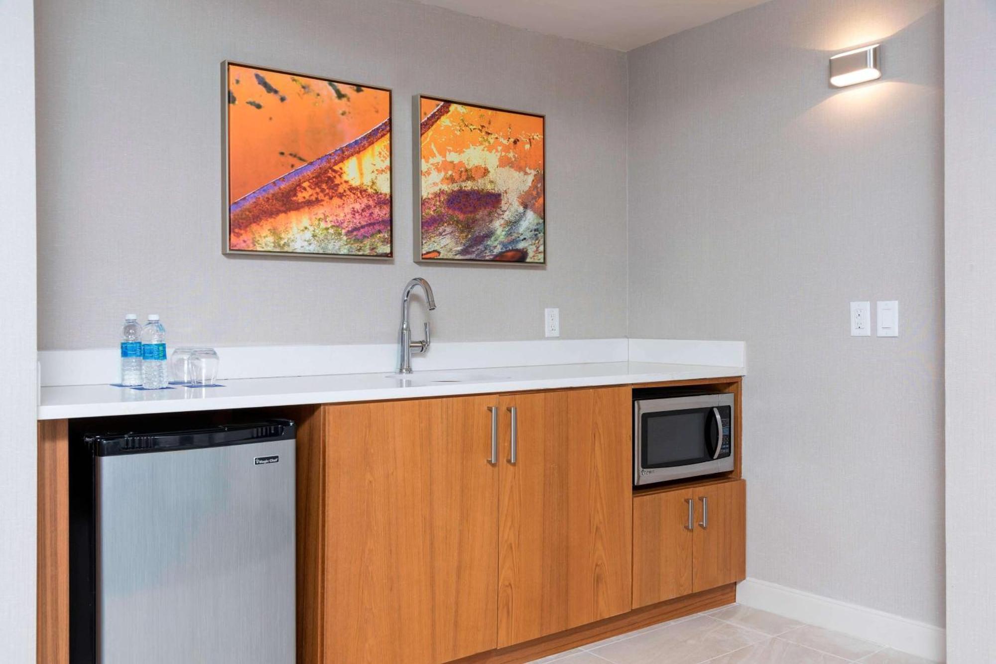 Sonesta Hotel Grand Rapids Airport Kentwood Екстериор снимка
